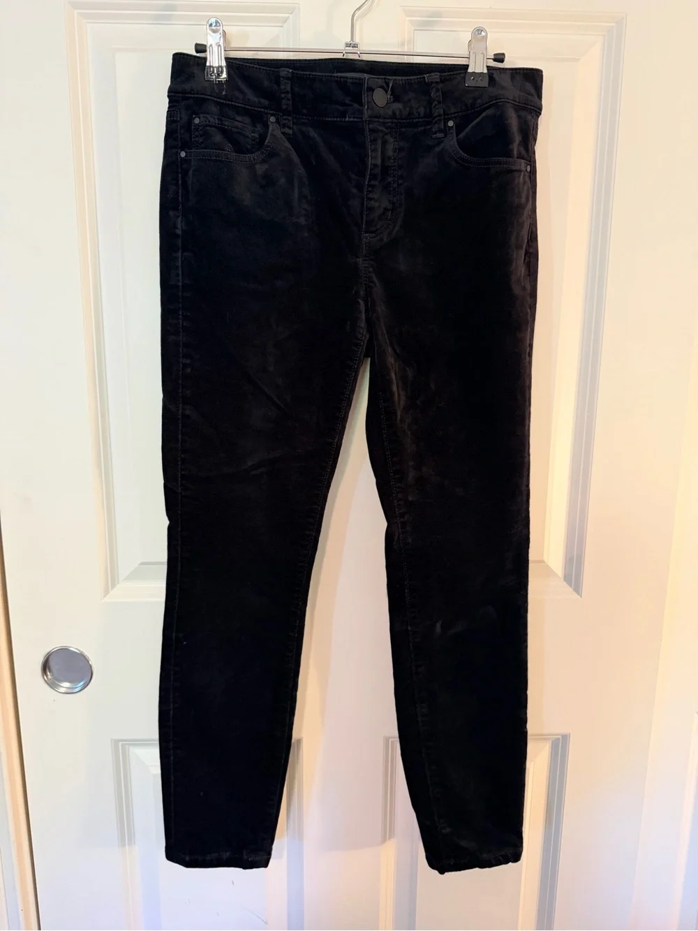 Ann Taylor Skinny Velvety Jeans in black